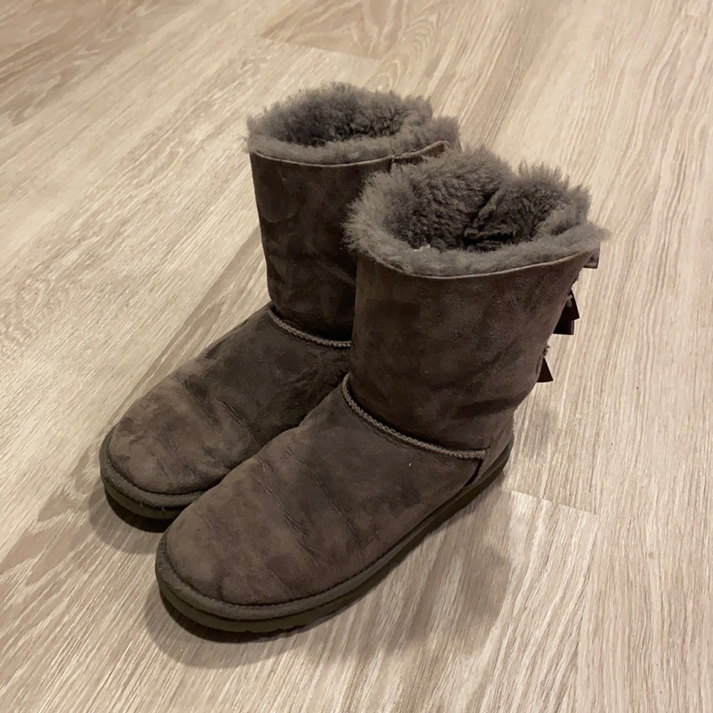 Grey Uggs with bows